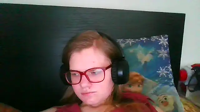 Snapshot of Moonolighta chatting on 11-01-25, 10:17 Moonolighta online show from 11-01-25, 10:17