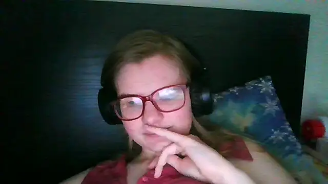 Snapshot of Moonolighta chatting on 11-03-25, 12:17 Moonolighta online show from 11-03-25, 12:17