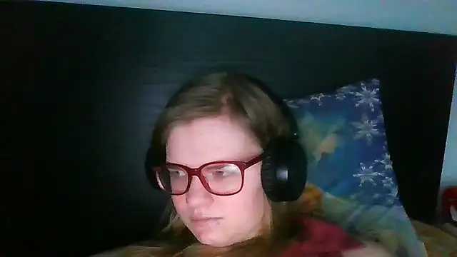 Snapshot of Moonolighta chatting on 11-05-25, 08:03 Moonolighta online show from 11-05-25, 08:03