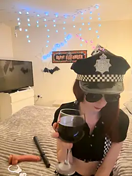 Snapshot of NaughtyLittleLouise chatting on 10-24-25, 10:17 NaughtyLittleLouise online show from 10-24-25, 10:17