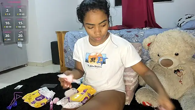 Snapshot of mishell- chatting on 03-27-26, 01:11 mishell- online show from 03-27-26, 01:11