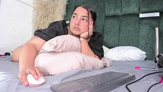 Chloe jackson25 online show from 06-13-26, 07:23