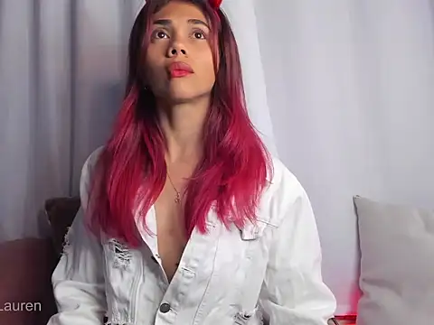 Snapshot of Laurenn_2 chatting on 10-08-25, 03:15 Laurenn 2 online show from 10-08-25, 03:15