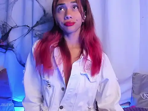 Snapshot of Laurenn_2 chatting on 10-25-25, 04:20 Laurenn 2 online show from 10-25-25, 04:20