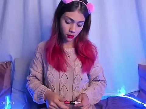 Snapshot of Laurenn_2 chatting on 10-30-25, 03:41 Laurenn 2 online show from 10-30-25, 03:41