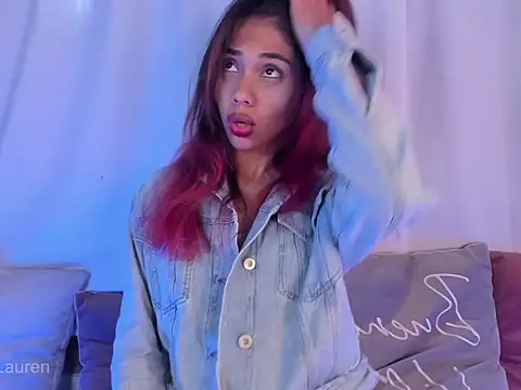 Snapshot of Laurenn_2 chatting on 11-04-25, 04:06 Laurenn 2 online show from 11-04-25, 04:06