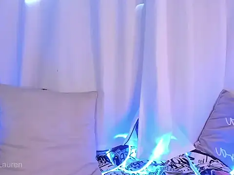 Snapshot of Laurenn_2 chatting on 11-13-25, 03:55 Laurenn 2 online show from 11-13-25, 03:55