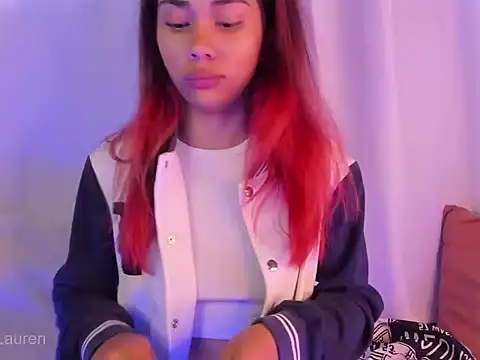 Snapshot of Laurenn_2 chatting on 11-15-25, 05:20 Laurenn 2 online show from 11-15-25, 05:20