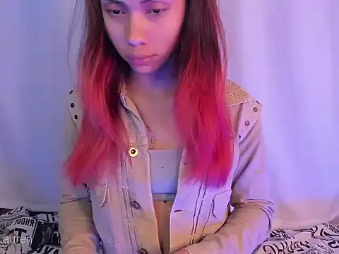 Snapshot of Laurenn_2 chatting on 11-17-25, 03:23 Laurenn 2 online show from 11-17-25, 03:23