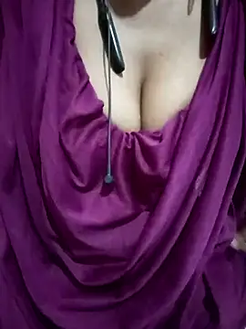 Snapshot of kaviyaponnu0987 chatting on 02-07-26, 02:10 kaviyaponnu0987 online show from 02-07-26, 02:10