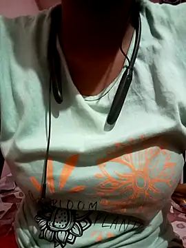 Snapshot of kaviyaponnu0987 chatting on 03-28-26, 07:57 kaviyaponnu0987 online show from 03-28-26, 07:57