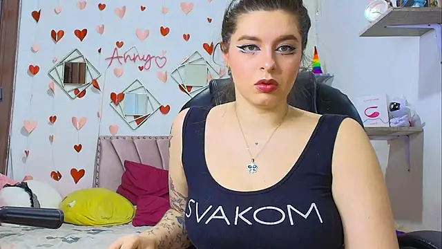 Anny Hurtado online show from 10-16-25, 06:14