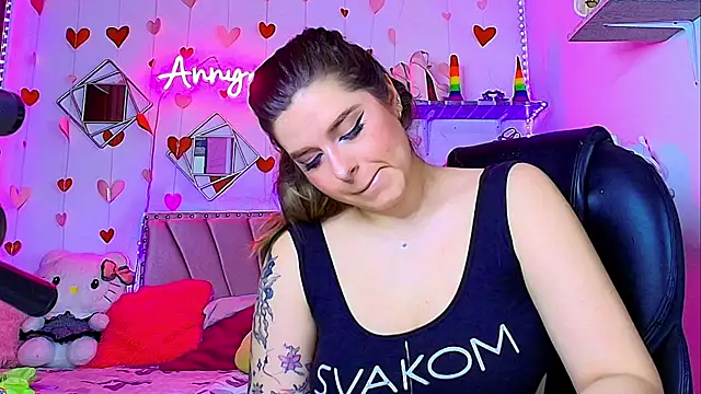 Anny Hurtado online show from 10-18-25, 08:15