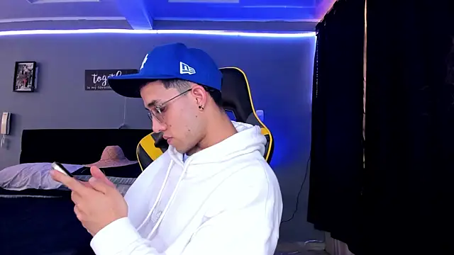 alexgiraldo   online show from 10-04-25, 01:20