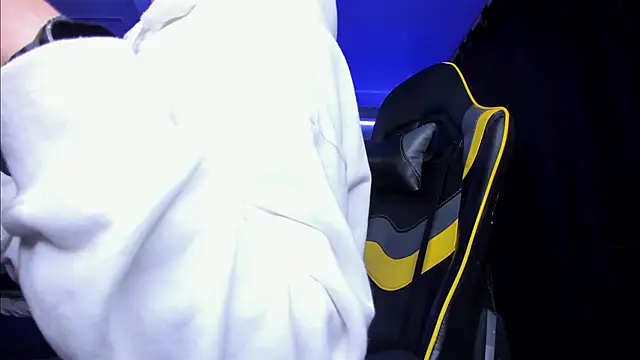 alexgiraldo   online show from 10-20-25, 02:45