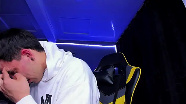 alexgiraldo   online show from 10-31-25, 04:35