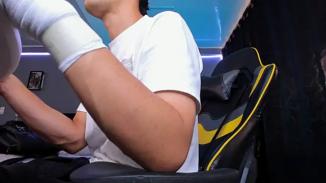 Snapshot of alexgiraldo__ chatting on 12-05-25, 08:16 alexgiraldo online show from 12-05-25, 08:16