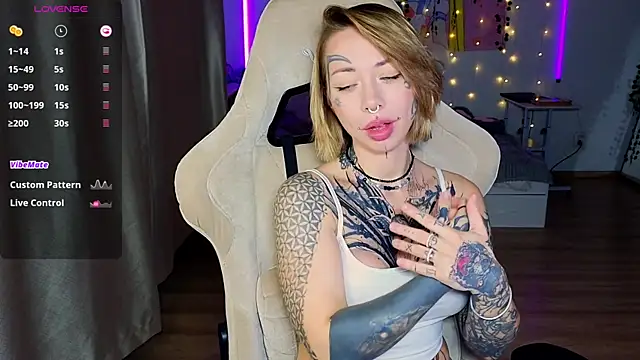 Snapshot of bunnykellyyy chatting on 10-23-25, 06:39 bunnykellyyy online show from 10-23-25, 06:39