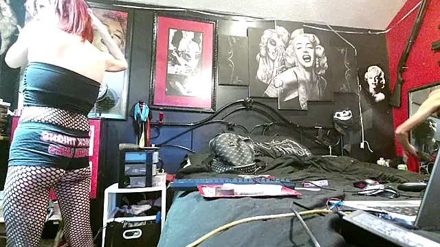 Splash Queen420 online show from 12-16-25, 05:45