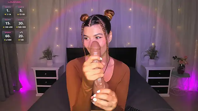 Evolet Bee online show from 10-18-25, 01:34