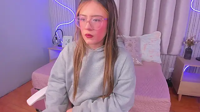 SamanthaPeachss online show from 10-11-25, 12:04