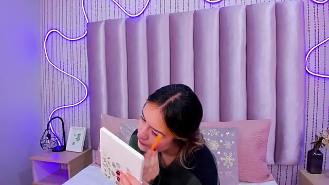 SamanthaPeachss online show from 11-07-25, 11:54