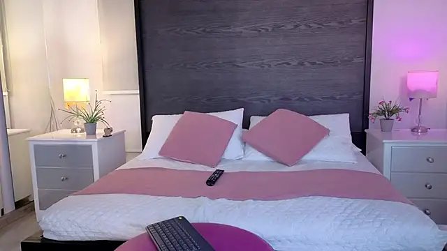 Angel yk online show from 09-18-25, 01:13