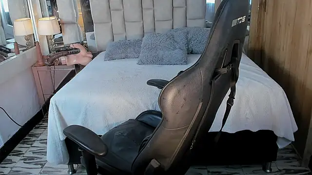 MaddyGray  online show from 09-19-25, 07:14