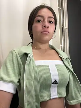 Snapshot of Alyha_Cortes chatting on 10-01-25, 01:28 Alyha Cortes online show from 10-01-25, 01:28