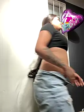 Snapshot of Alyha_Cortes chatting on 10-11-25, 01:27 Alyha Cortes online show from 10-11-25, 01:27