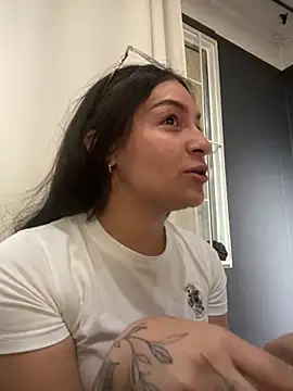 Snapshot of Alyha_Cortes chatting on 10-30-25, 01:23 Alyha Cortes online show from 10-30-25, 01:23