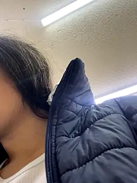 Snapshot of Alyha_Cortes chatting on 11-06-25, 01:23 Alyha Cortes online show from 11-06-25, 01:23