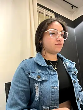 Alyha Cortes online show from 11-21-25, 01:32