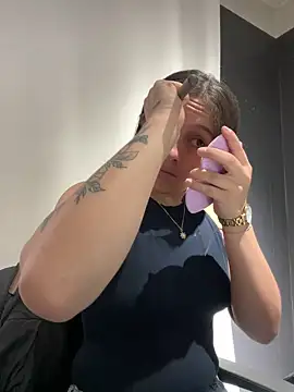 Alyha Cortes online show from 11-26-25, 01:12