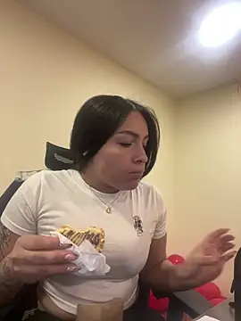 Alyha Cortes online show from 05-06-26, 02:00