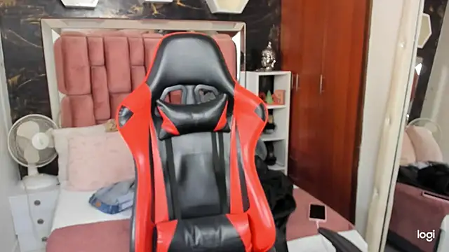 Snapshot of sara_slut21 chatting on 01-08-25, 09:34 sara slut21 online show from 01-08-25, 09:34