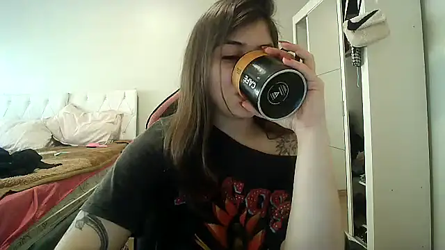 Snapshot of Becca_B chatting on 10-07-25, 07:11 Becca B online show from 10-07-25, 07:11