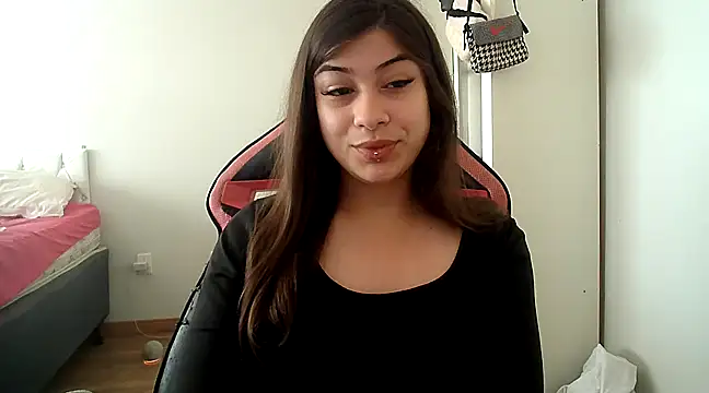 Snapshot of Becca_B chatting on 10-31-25, 03:13 Becca B online show from 10-31-25, 03:13