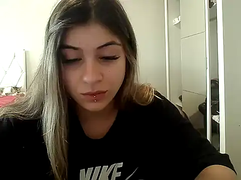 Snapshot of Becca_B chatting on 03-05-26, 04:03 Becca B online show from 03-05-26, 04:03