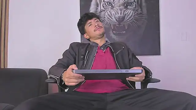 Snapshot of DimitriDeluxe chatting on 09-23-25, 07:28 DimitriDeluxe online show from 09-23-25, 07:28