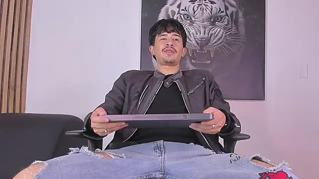 Snapshot of DimitriDeluxe chatting on 09-26-25, 09:41 DimitriDeluxe online show from 09-26-25, 09:41