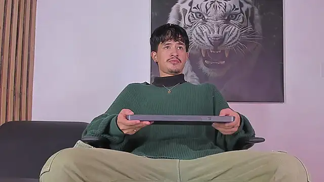 Snapshot of DimitriDeluxe chatting on 09-27-25, 07:52 DimitriDeluxe online show from 09-27-25, 07:52