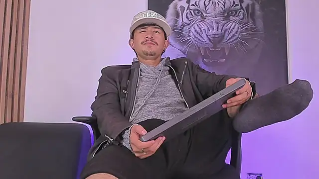 Snapshot of DimitriDeluxe chatting on 09-28-25, 11:48 DimitriDeluxe online show from 09-28-25, 11:48