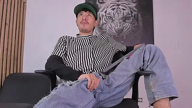 Snapshot of DimitriDeluxe chatting on 10-01-25, 08:04 DimitriDeluxe online show from 10-01-25, 08:04