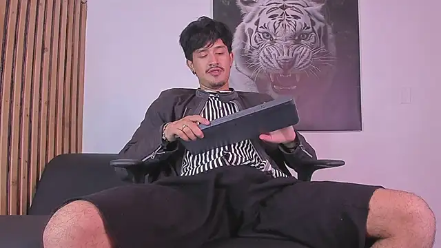 Snapshot of DimitriDeluxe chatting on 10-07-25, 07:33 DimitriDeluxe online show from 10-07-25, 07:33