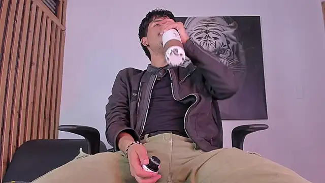 Snapshot of DimitriDeluxe chatting on 10-09-25, 07:34 DimitriDeluxe online show from 10-09-25, 07:34