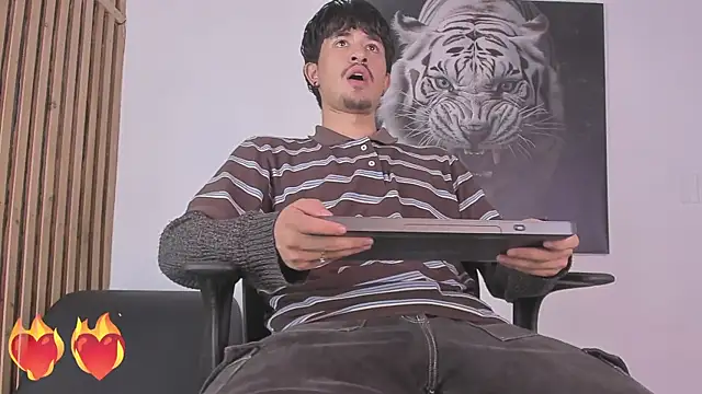 Snapshot of DimitriDeluxe chatting on 10-18-25, 08:09 DimitriDeluxe online show from 10-18-25, 08:09