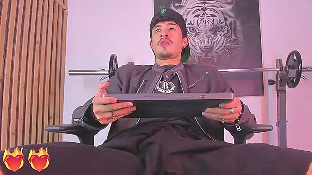 Snapshot of DimitriDeluxe chatting on 10-22-25, 07:24 DimitriDeluxe online show from 10-22-25, 07:24