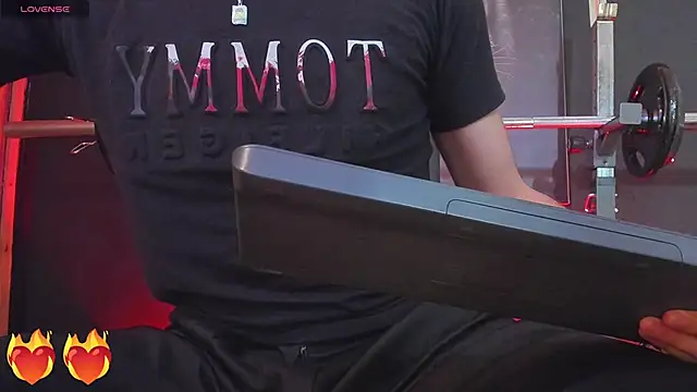 Snapshot of DimitriDeluxe chatting on 10-27-25, 08:24 DimitriDeluxe online show from 10-27-25, 08:24