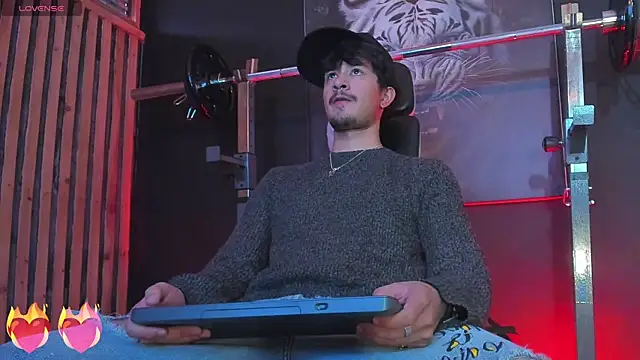 Snapshot of DimitriDeluxe chatting on 10-28-25, 08:33 DimitriDeluxe online show from 10-28-25, 08:33